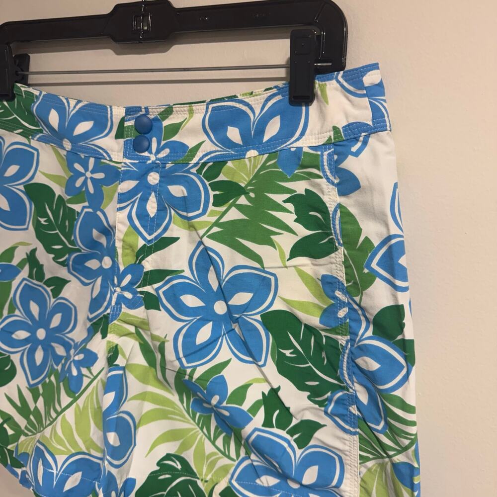 LL Bean Womens Green White Blue Hibiscus Floral Board Swim Shorts Size 8 - Picture 3 of 10